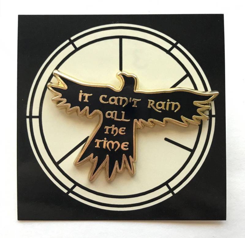 The Crow Emaille Pin Zitat Eric Draven, It Can't Rain All Time, Vergoldet - 5, 8 cm The Crow Emaille Pin Zitat Eric Draven, It Can't Rain All Time, Vergoldet - 5, 8 cm von MoPins