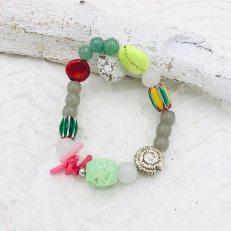 Armband Bunter Mix Halbedelsteine Koralle Boho Fine von MoandaSchmuck
