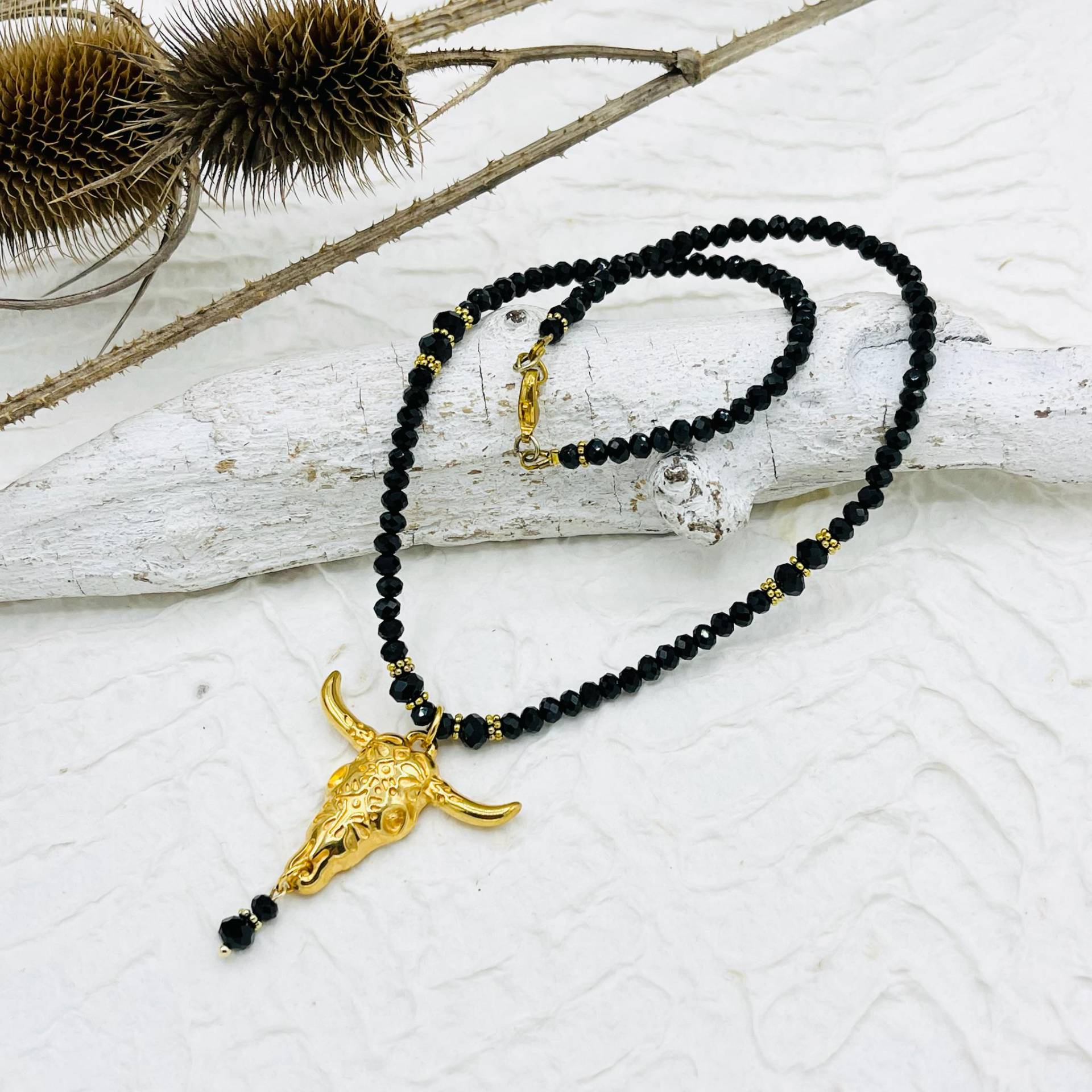 Kurze Kette Bullhead Stierkopf Schwarze Kristalle von MoandaSchmuck