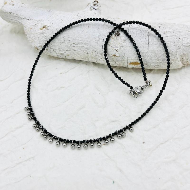 Kurze Kette Filigran Schwarzer Spinell Black Spinel Kugeln Edelstahl Kurze Kette Filigran Schwarzer Spinell Black Spinel Kugeln Edelstahl von MoandaSchmuck