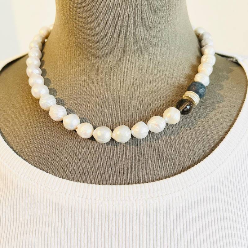 Kurze Kette Keshi Perlen Zuchtperlen Magnetverschluß Rauchquarz Achat Kurze Kette Keshi Perlen Zuchtperlen Magnetverschluß Rauchquarz Achat von MoandaSchmuck