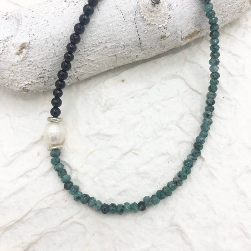 Kurze Kette Onyx Schwarz Jade Grün Perle Boho Kurze Kette Onyx Schwarz Jade Grün Perle Boho von MoandaSchmuck