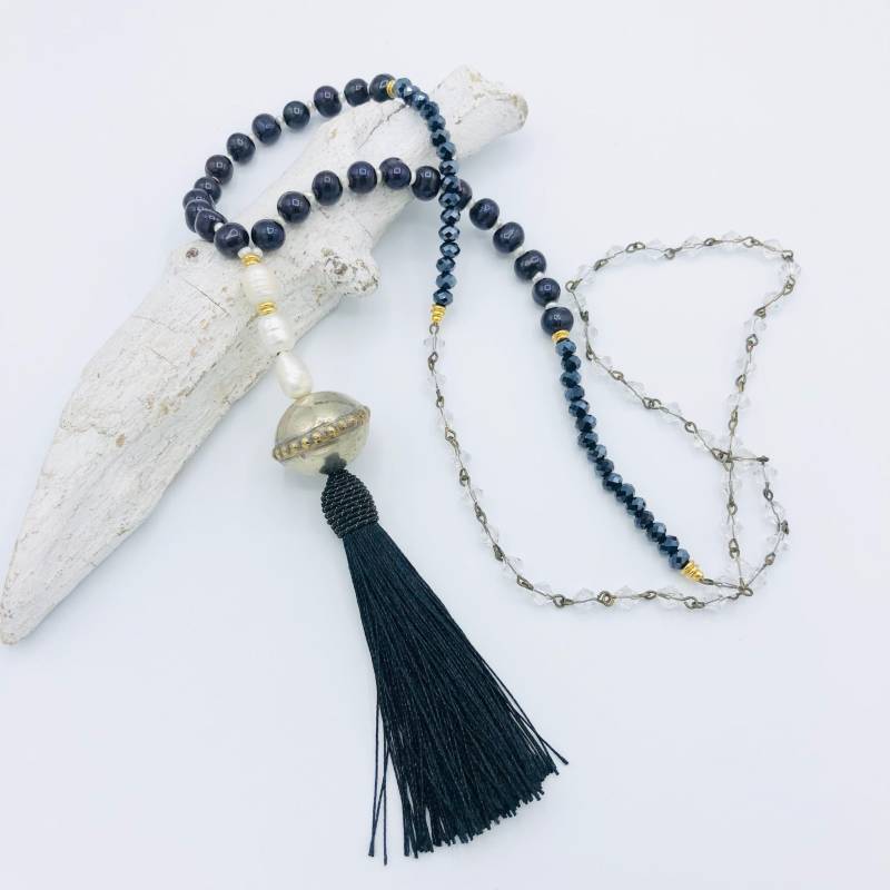 Lange Kette, Schwarze Und Weiße Süßwasserperlen Quastenkette Lange Kette, Schwarze Und Weiße Süßwasserperlen Quastenkette von MoandaSchmuck