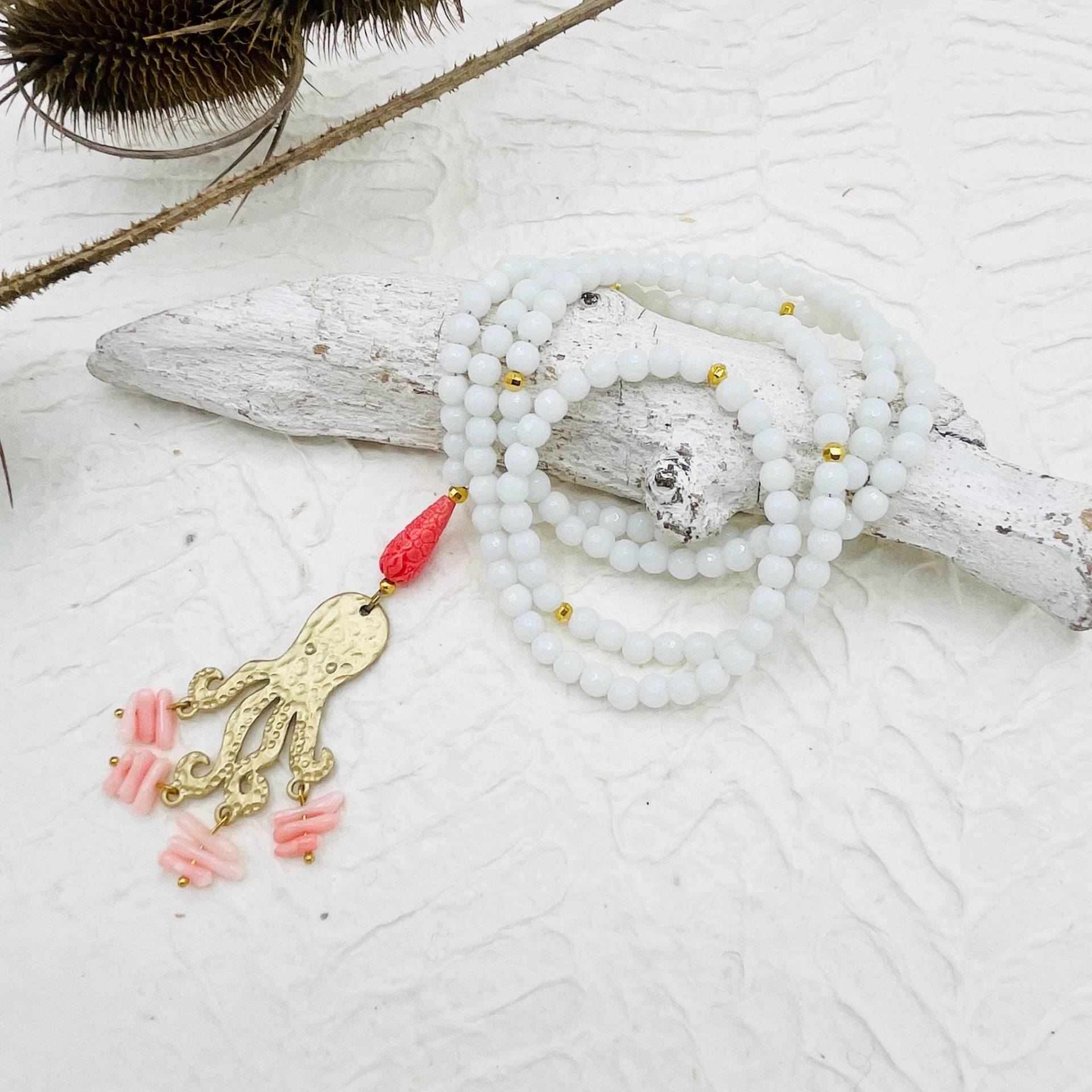 Lange Kette Weiß Boho Hippie Oktopus Jade Bambuskoralle von MoandaSchmuck