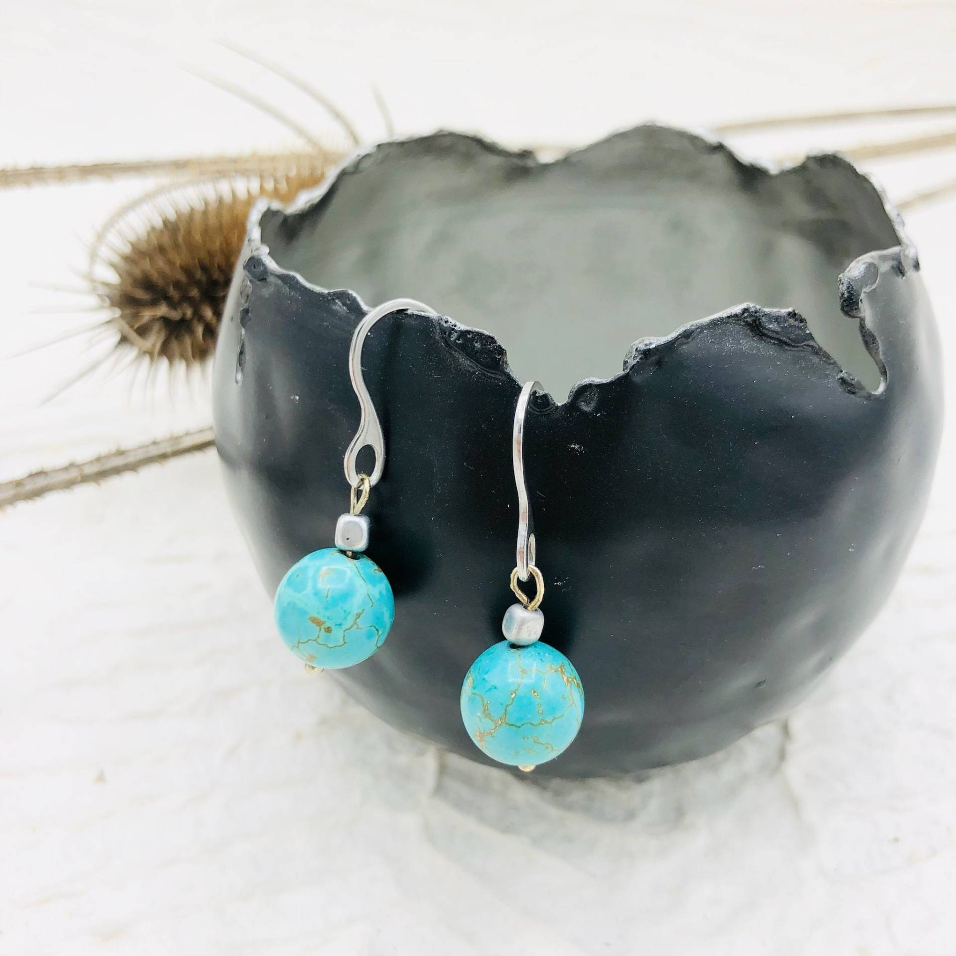 Ohrhänger Ohrringe Edelstahlhaken Howlite Türkis Ohrhänger Ohrringe Edelstahlhaken Howlite Türkis von MoandaSchmuck