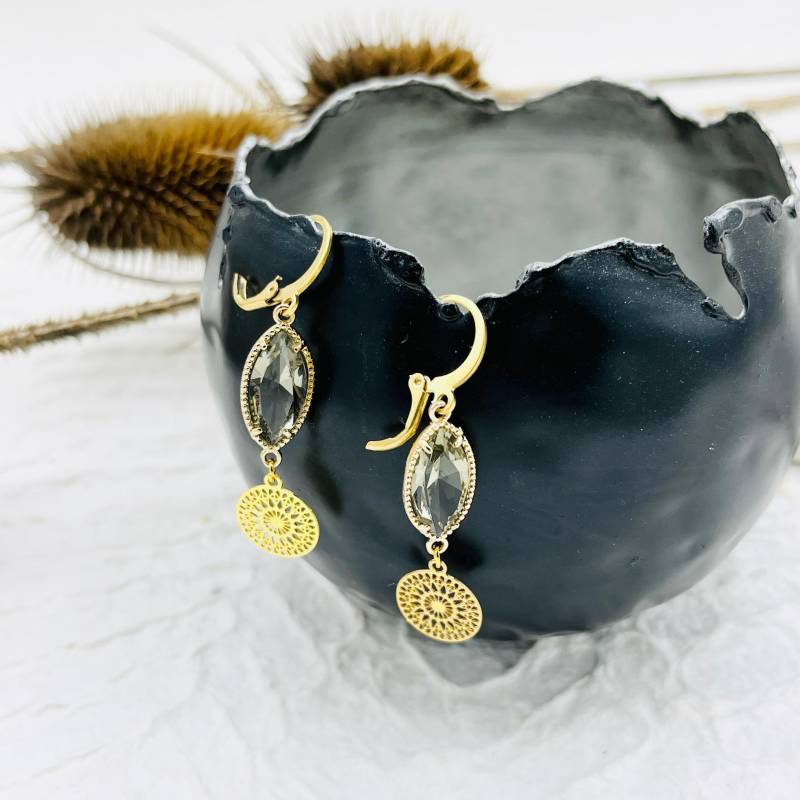 Ohrhänger Ohrringe Kristalle Oval Rauchquarz Ornament Gold von MoandaSchmuck
