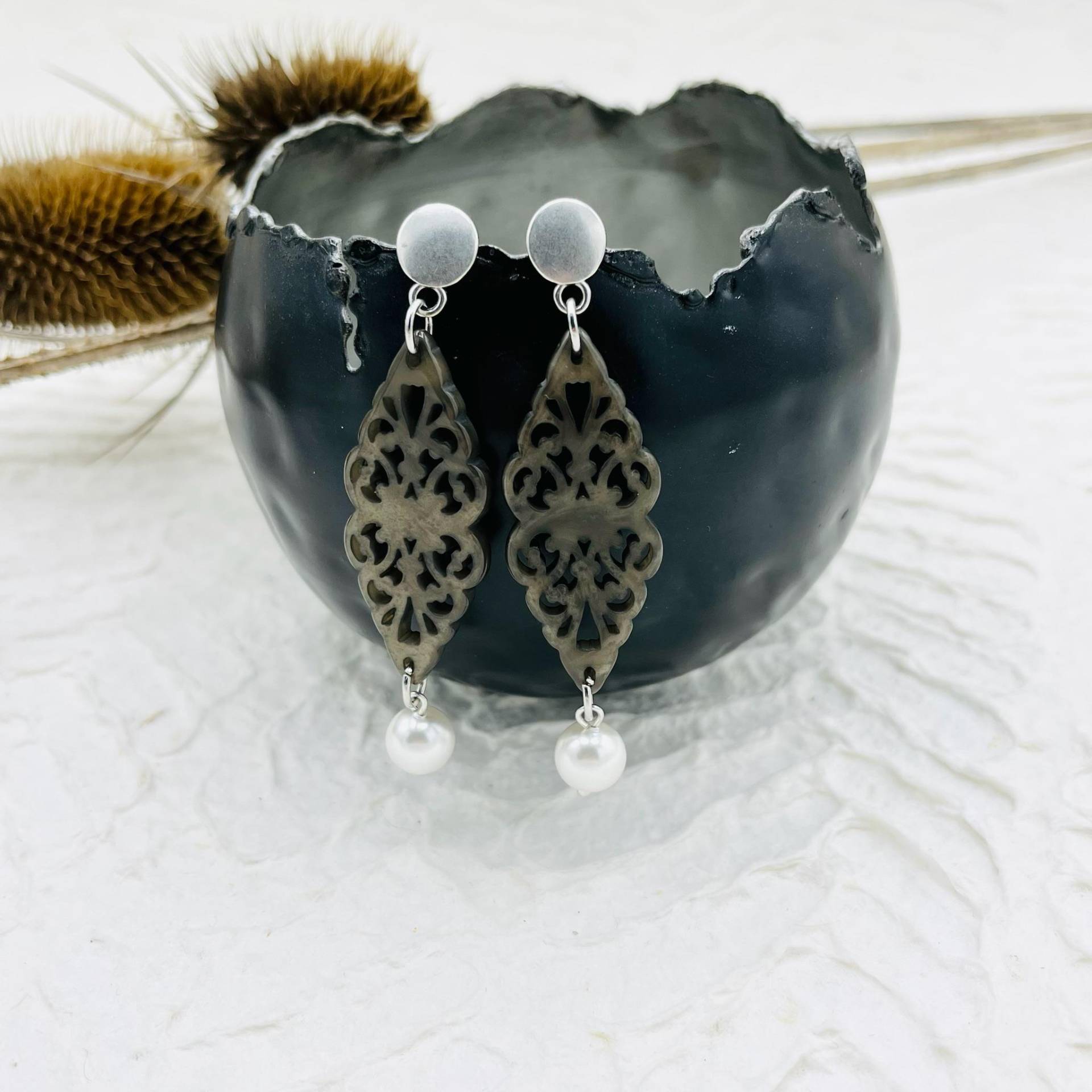 Ohrhänger Polaris Braun Taupe Ornament Perle von MoandaSchmuck