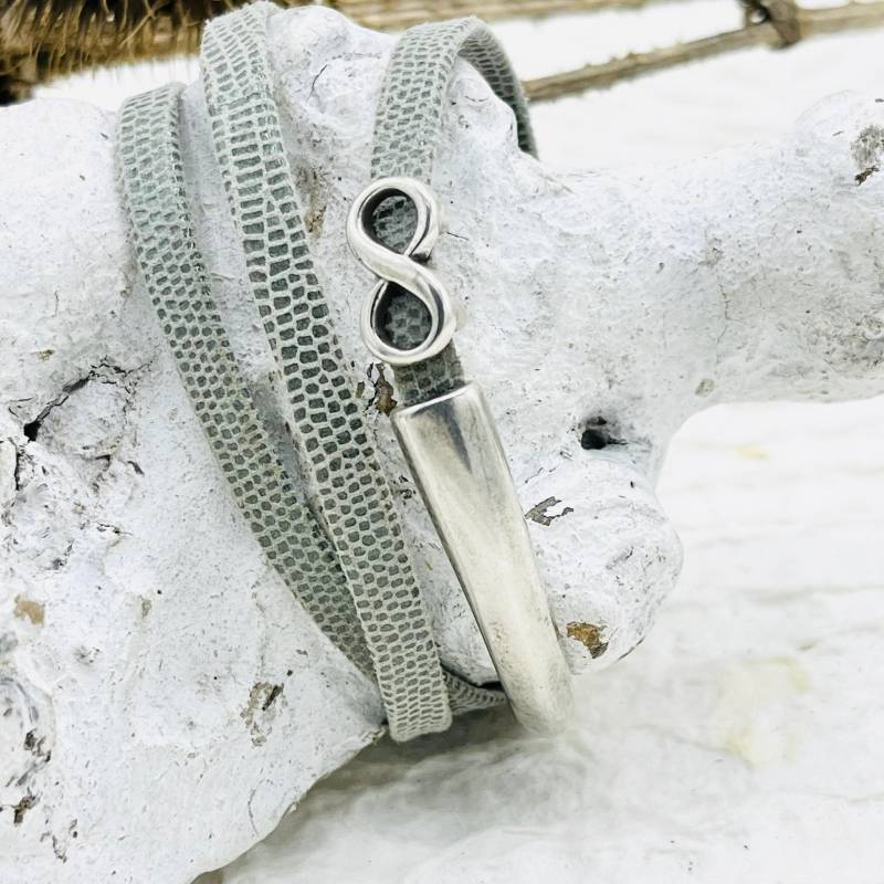 Wickelarmband Halbreif Leder Grau Infinity Echsenlederdruck von MoandaSchmuck