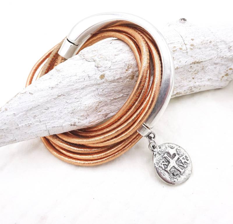 Wickelarmband Halbreif Leder Rose Wickelarmband Halbreif Leder Rose von MoandaSchmuck