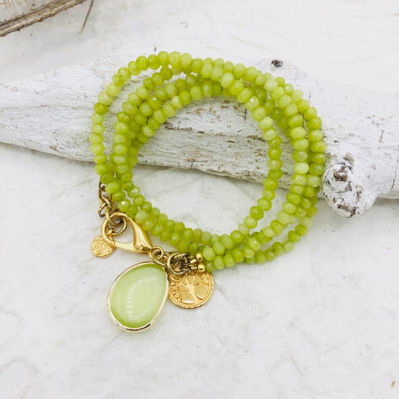 Wickelarmband Kiwigrün Jade Charms Wickelarmband Kiwigrün Jade Charms von MoandaSchmuck