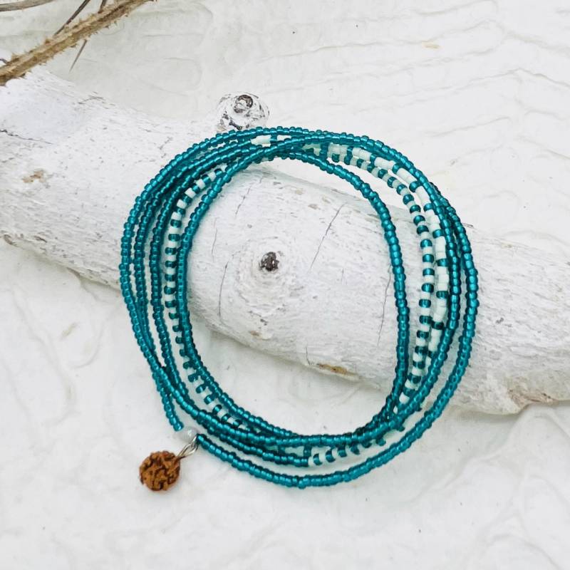 Zartes Wickelarmband Kette Miyuki Glasperlen Petrol Rudraksha von MoandaSchmuck