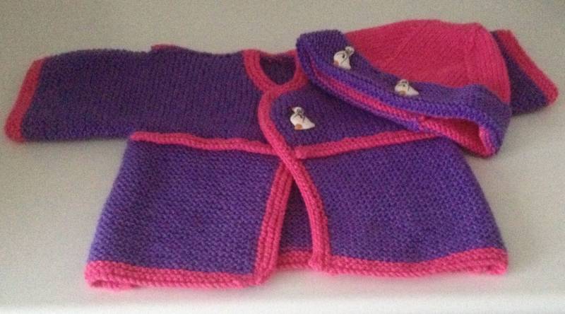 Spaß Hand Stricken Baby Junge Oder Mädchen Jacke Und Hut-Set von MoccaArtisanDesigns