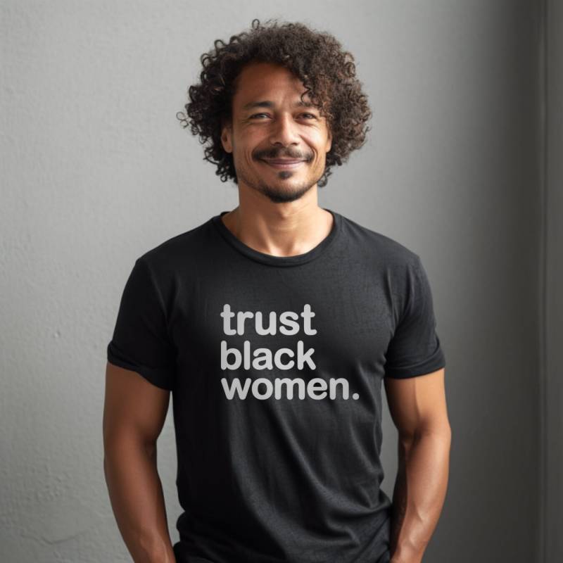 Neu Trust Schwarze Frauen - Unisex Tshirt von MochaDesignStudio