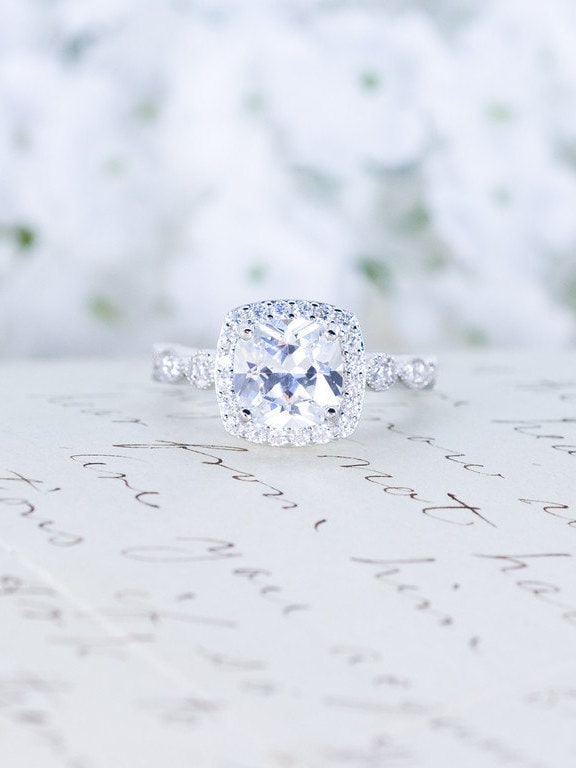 Art Deco Verlobungsring - Kissenschliffring Halo Ehering Sterling Silber 2 Karat von MochaRings