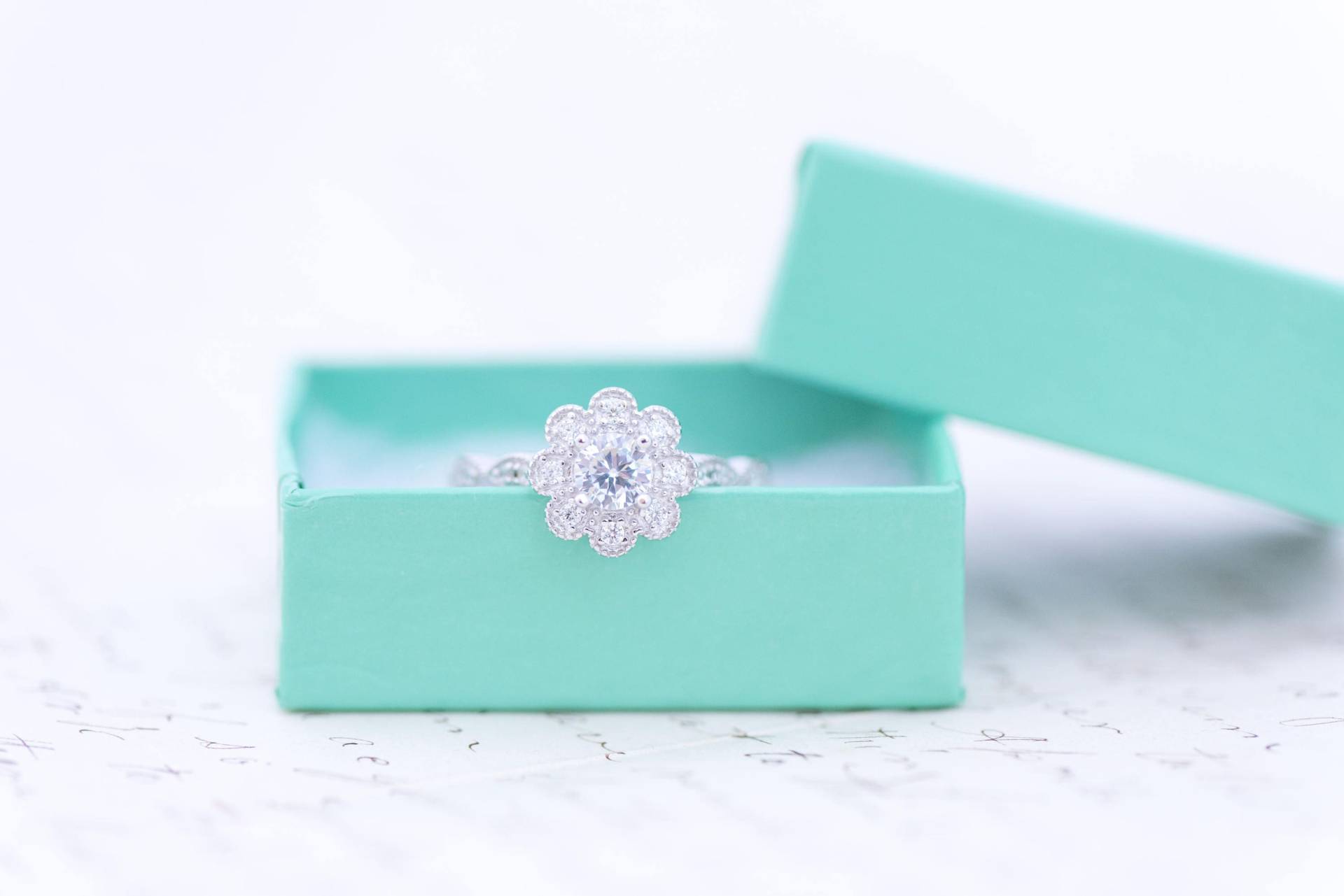 Art Deco Verlobungsring - Rundring Blumenring Sterling Silber von MochaRings
