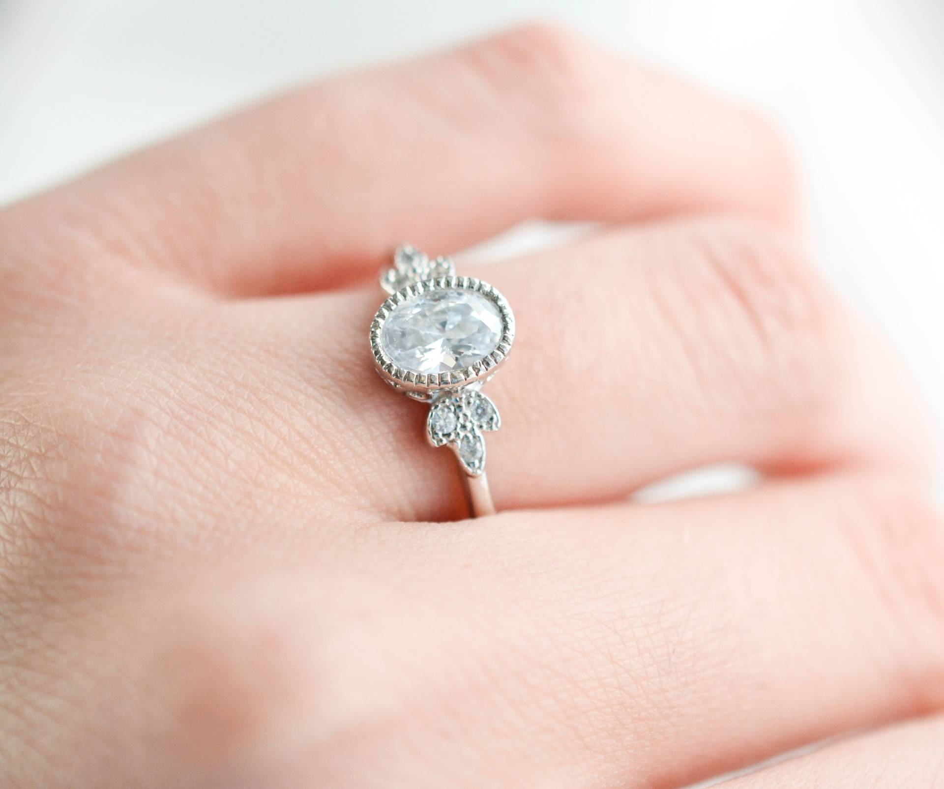 Art-Deco-Verlobungsring - Vintage-Stil-Ring Sterling Silber Blume Ring Solitär-Ring Oval Geschnitten Einzigartige von MochaRings