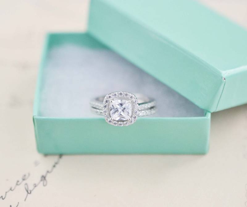 Ehering Set - Cushion Cut Ring Sterling Silber Verlobungsring Zirkonia Heiligenschein 1 Carat Ehering Set - Cushion Cut Ring Sterling Silber Verlobungsring Zirkonia Heiligenschein 1 Carat von MochaRings