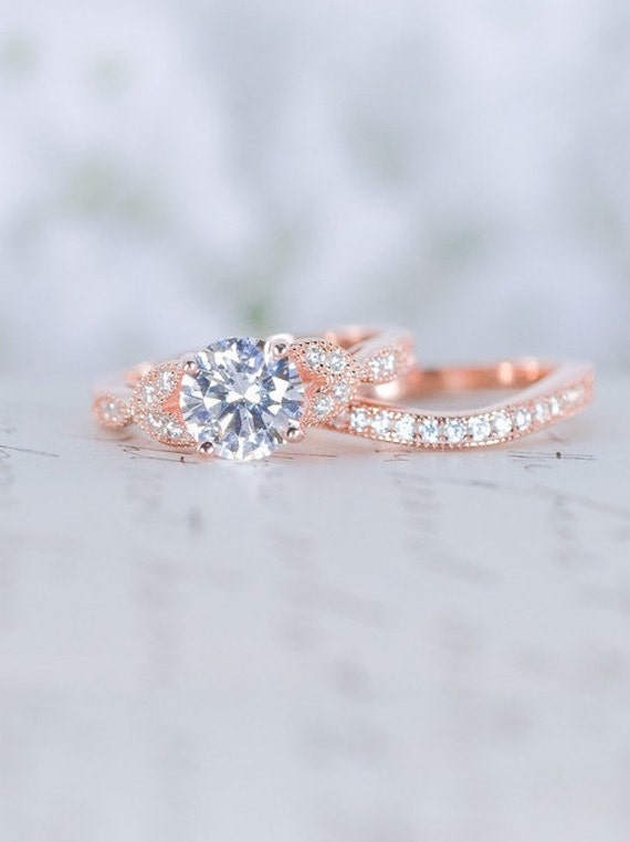 Rose Gold Ehering Set - Art Deco Verlobungsring Vintage Inspirierter Ring Antiker Stil Rundschliff 1, 2 Karat Sterling Silber Rose Gold Ehering Set - Art Deco Verlobungsring Vintage Inspirierter Ring Antiker Stil Rundschliff 1, 2 Karat Sterling Silber von MochaRings
