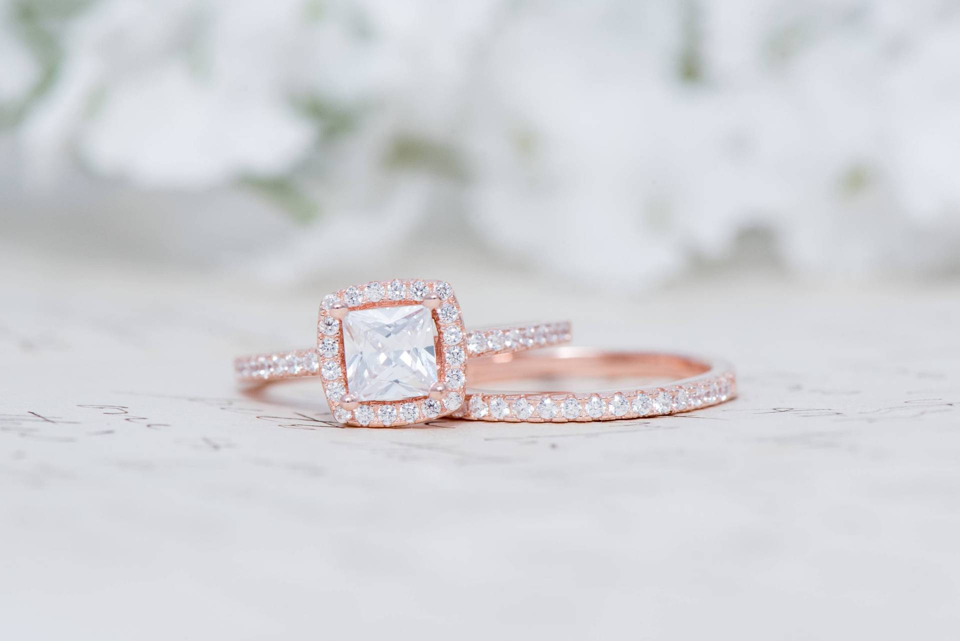Rosegold Halo Verlobungsring - Sterling Silber Ehering Kleiner Ring Set Im Kissenschliff 1/2Ct Rosegold Halo Verlobungsring - Sterling Silber Ehering Kleiner Ring Set Im Kissenschliff 1/2Ct von MochaRings