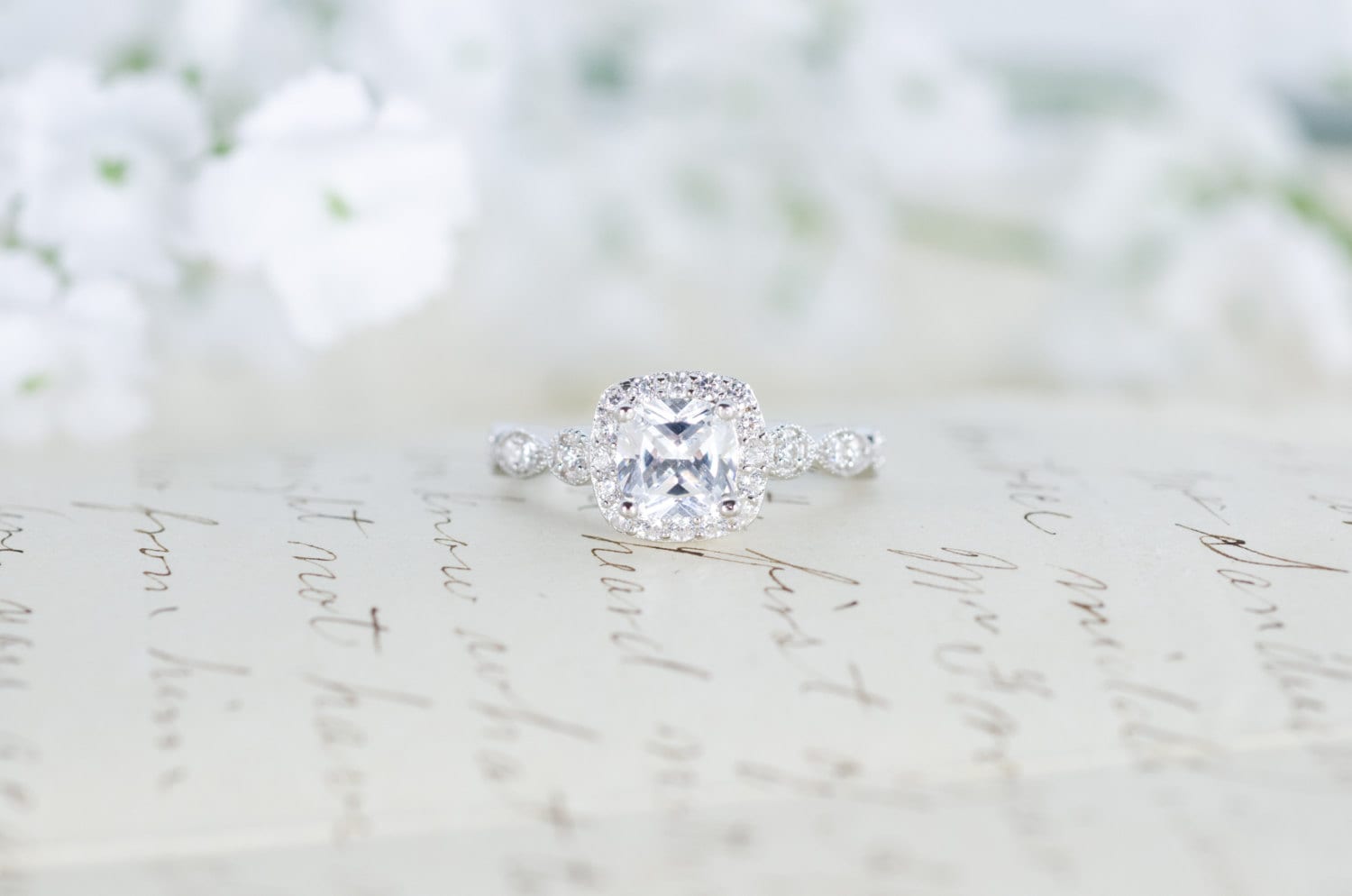 Sale - Art Deco Verlobungsring Kissenschliff Ring Halo Ehering Versprechensring Sterling Silber 1.3 Karat von MochaRings