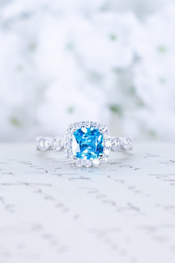 Sale - Blautopas Verlobungsring Kissenschliff Ring Art Deco Halo Ehering Sterling Silber von MochaRings