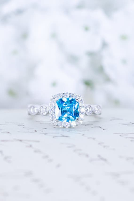 Sale - Blautopas Verlobungsring Kissenschliff Ring Art Deco Halo Ehering Sterling Silber Sale - Blautopas Verlobungsring Kissenschliff Ring Art Deco Halo Ehering Sterling Silber von MochaRings