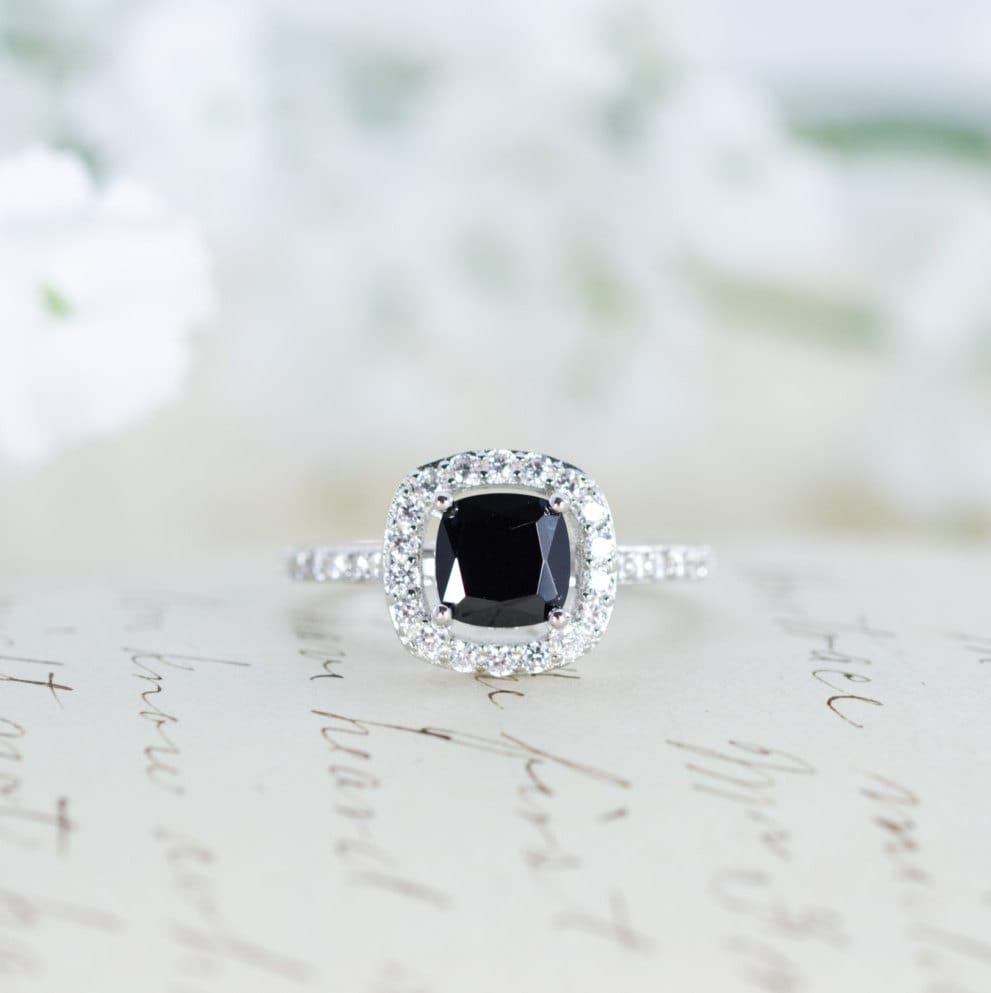 Sale - Schwarzer Halo Ring Kissenschliffring Verlobungsring Ehering Sterling Silber 1 Karat von MochaRings