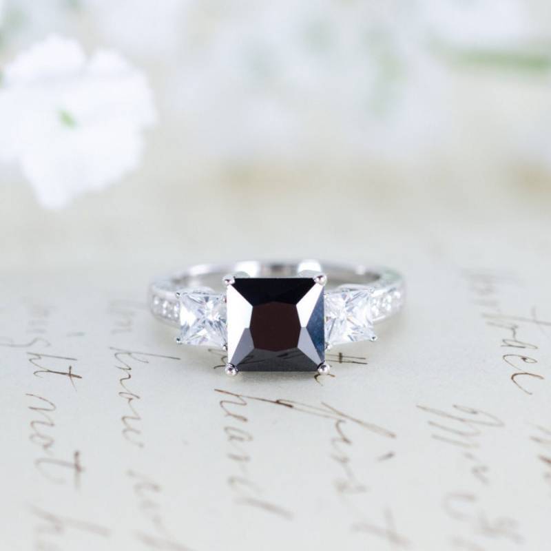 Sale - Schwarzer Verlobungsring Drei Stein Ring Princess Cut Gothic Ehering Sterling Silber Sale - Schwarzer Verlobungsring Drei Stein Ring Princess Cut Gothic Ehering Sterling Silber von MochaRings