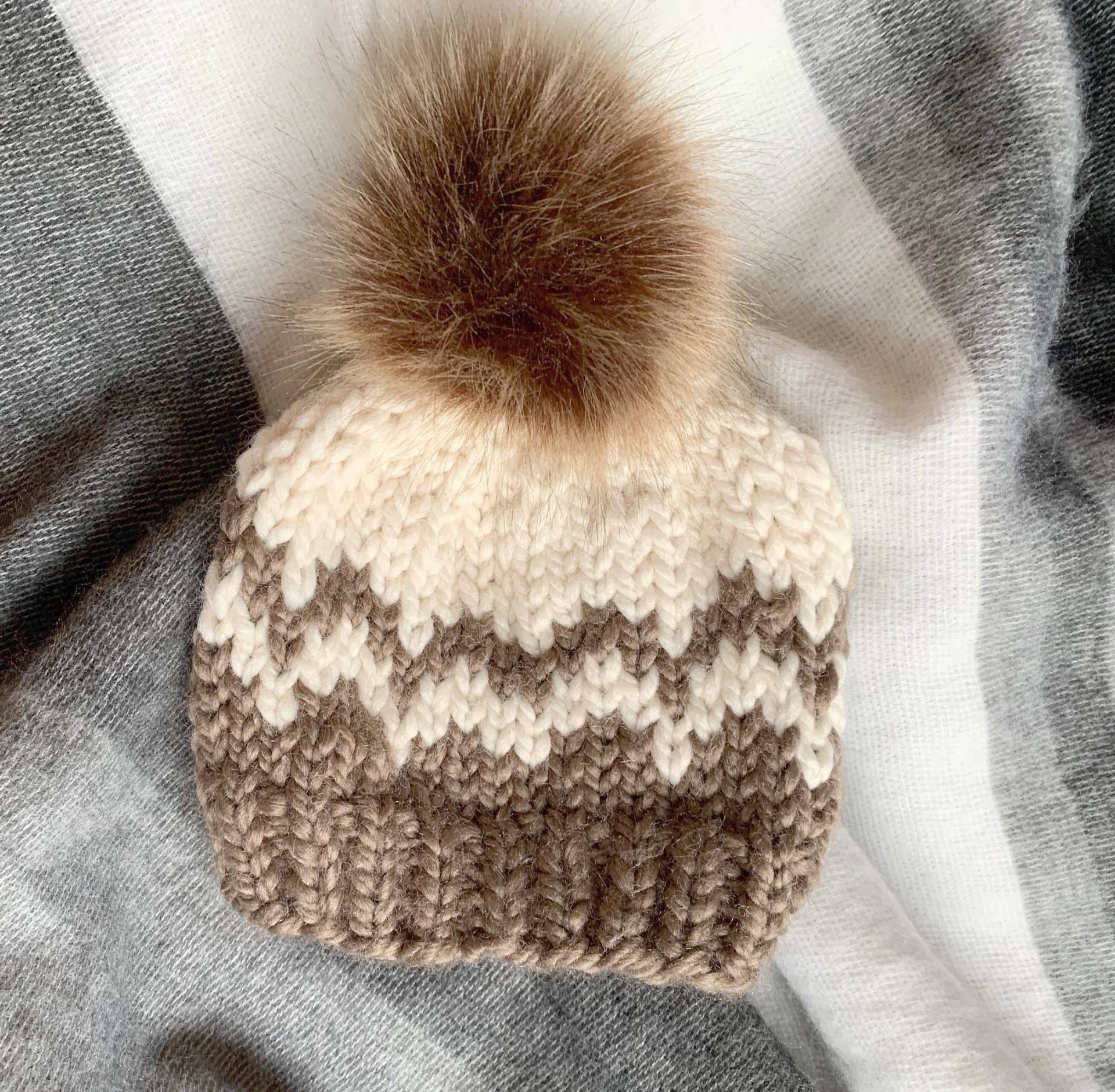 Kind | Massanfertigung Sperrige Fair Isle Mütze Mit Bommel Strickmütze Kunstfellbommel Kind | Massanfertigung Sperrige Fair Isle Mütze Mit Bommel Strickmütze Kunstfellbommel von MockingbirdKnits