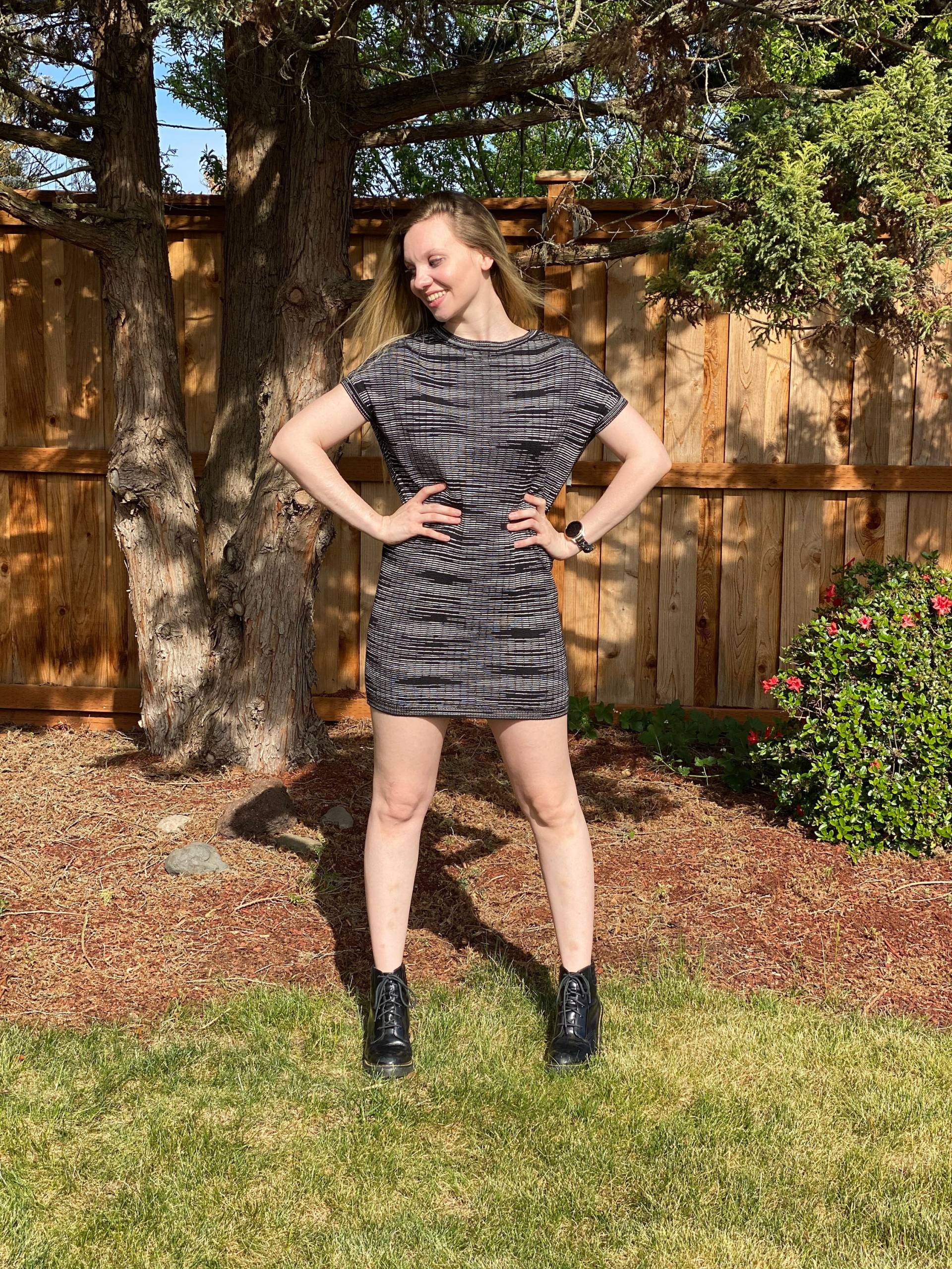 Vintage M Missoni Strick Mini Kleid Größe 38, Schwarz Weiß Space Age Muster, S von ModMuseVintage