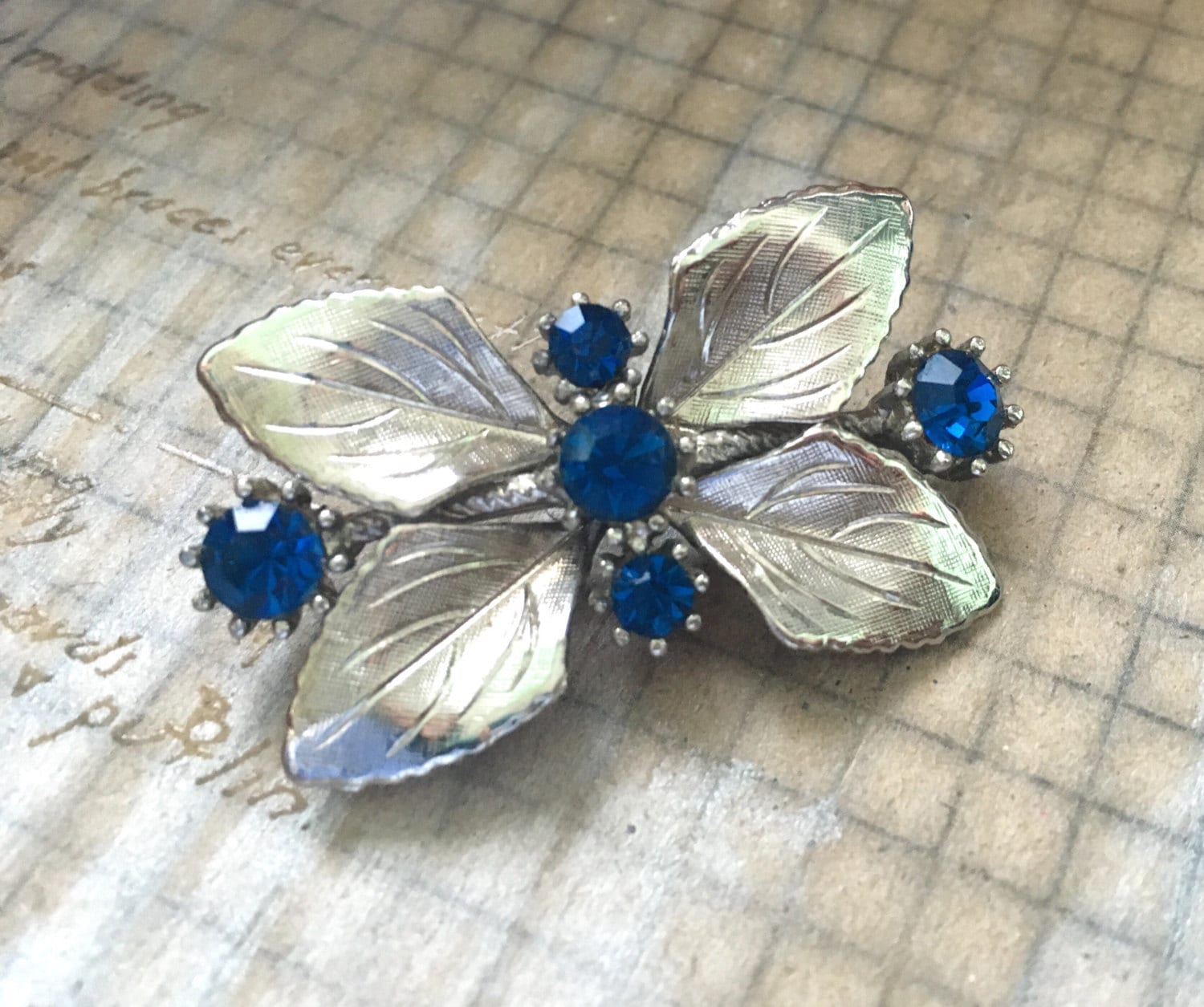 Vintage Blau Und Silber Strassbrosche - Mod Midcentury Kobaltblau-Spray von ModPops