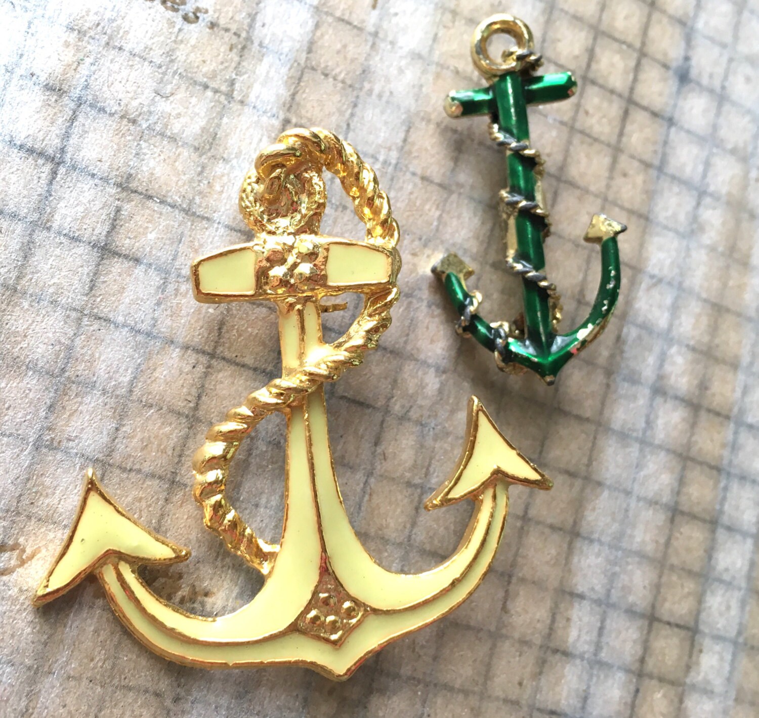 Vintage Emaille Anker Broschen - Kitschig Goldtone Scatter Pins Ozean von ModPops
