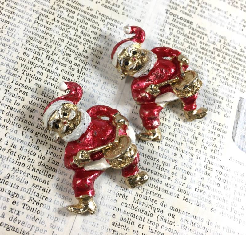 Vintage Emaille Santa Broschen - Scatter Stifte Rot Und Gold Schlagzeuger Weihnachten Schmuck von ModPops