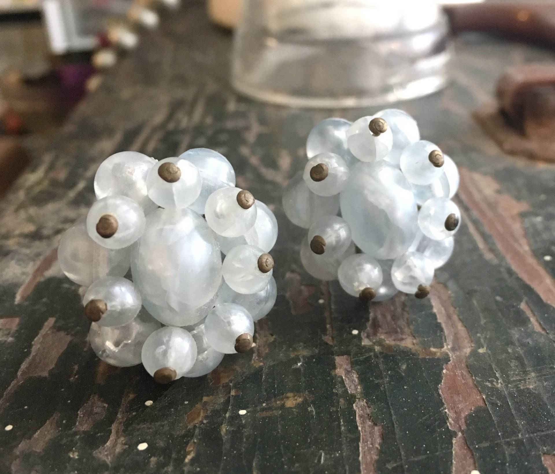 Vintage Lucite Cluster Ohrringe | Retro Blau Ohrclips Österreich-Midcentury-Clip-Ons von ModPops