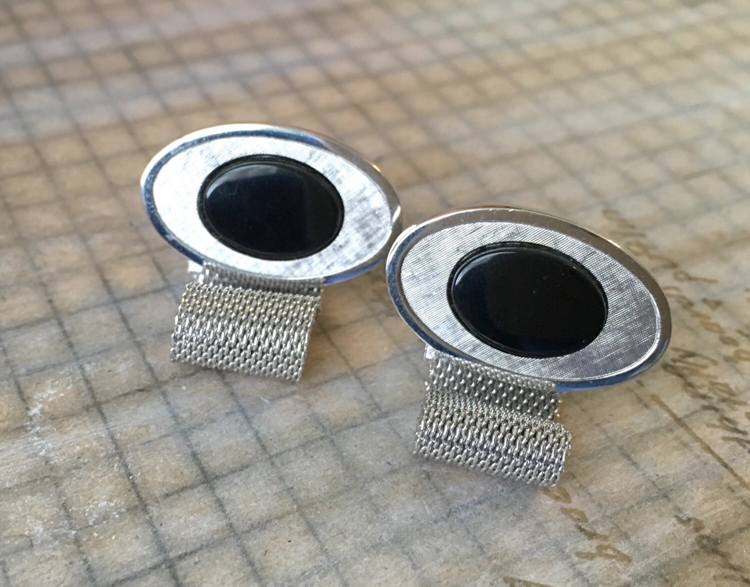 Vintage Mod-Manschettenknöpfe - Mesh Kette Silvertone Schwarz Unisex von ModPops