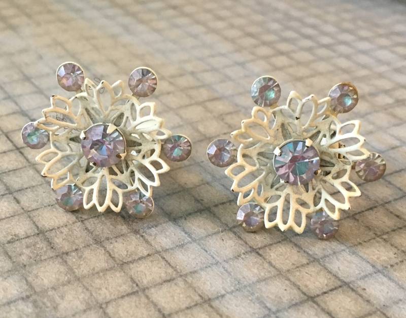 Vintage Strass Ohrringe | Floral Cluster Ohrclips Emaille Farbe Wechselnden Lavendel Aqua Prom Hochzeitsschmuck von ModPops