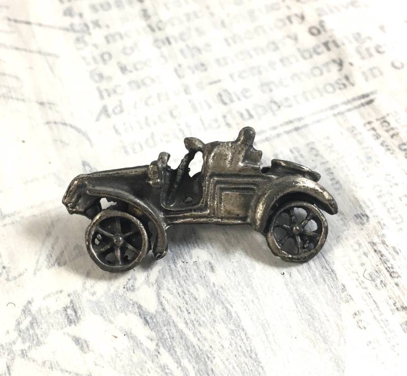 Vintage-Zinn-Modell T Brosche | Kitschig Schmuck Automobil Pin Retro von ModPops