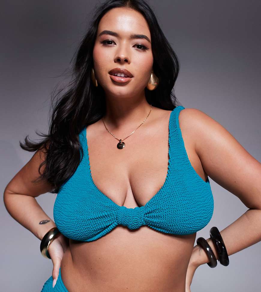 Moda Minx Curve - Vorne geknotetes Bikinioberteil in Petrol mit Knitterstruktur-Blau Moda Minx Curve - Vorne geknotetes Bikinioberteil in Petrol mit Knitterstruktur-Blau von Moda Minx Curve