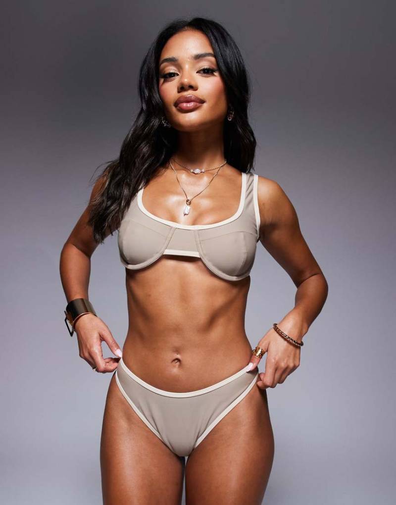 Moda Minx - Bikinioberteil in Steinbraun mit U-Ausschnitt und farblich abgesetzter Einfassung in Mandelbeige-Neutral von Moda Minx