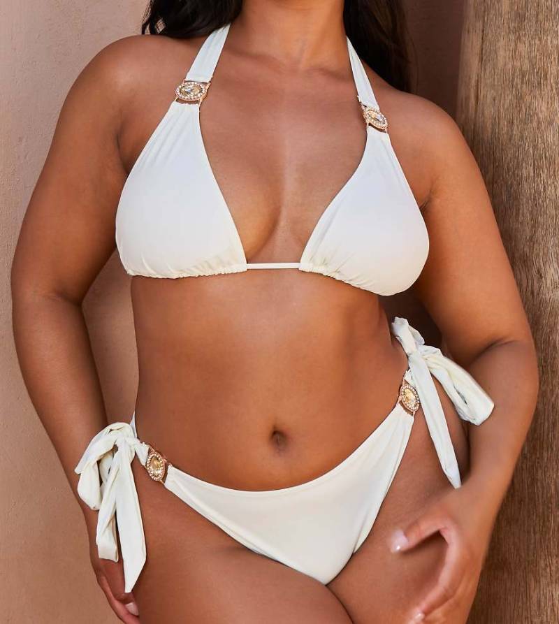 Moda Minx Curve X Bernadette Afia - Amour - Seitlich gebundene Bikinihose in Kokosnussweiß von Moda Minx