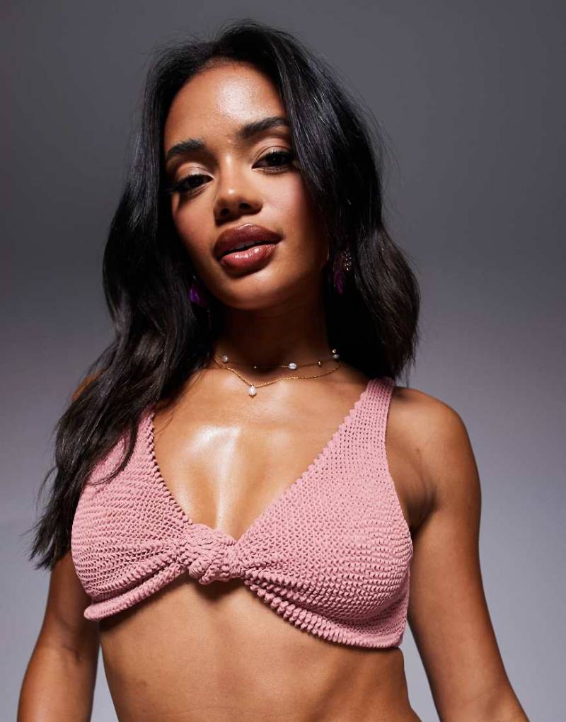 Moda Minx - Gekräuseltes Bikinioberteil in Lehmrosa mit geknoteter Vorderseite von Moda Minx