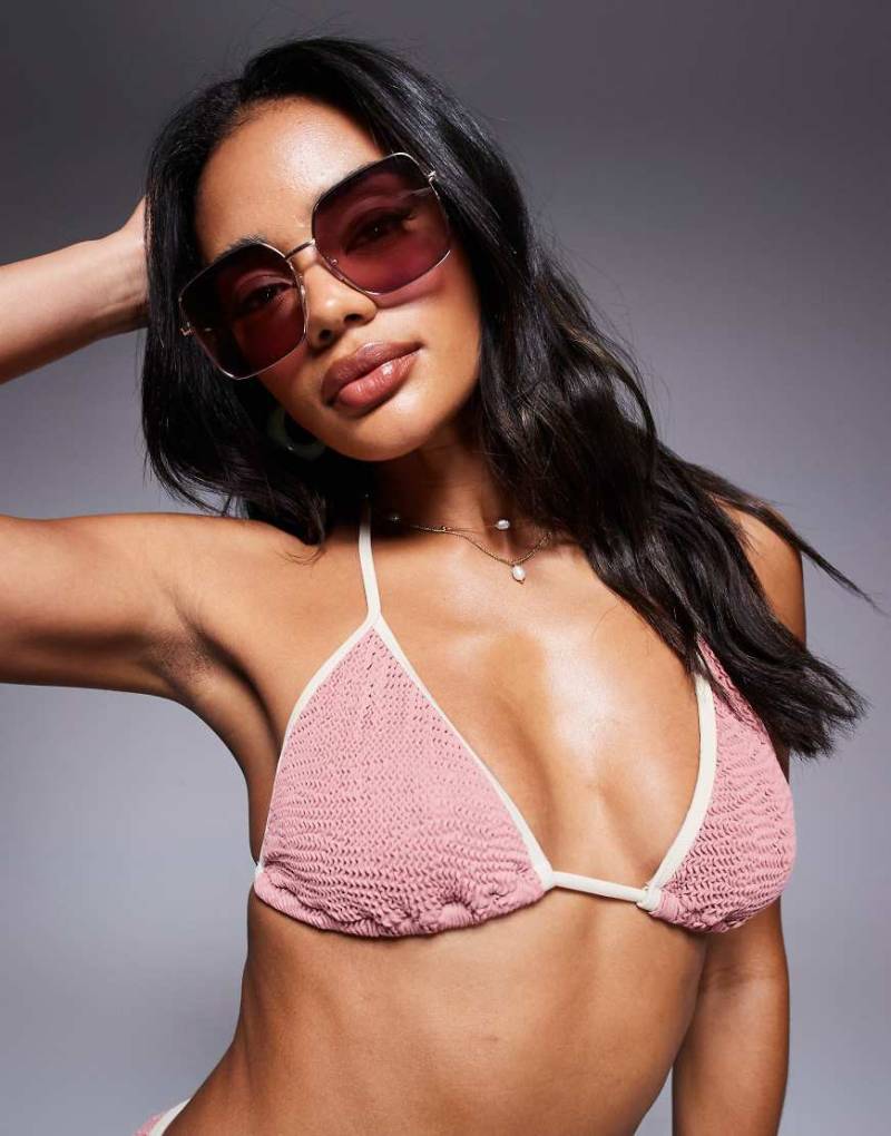 Moda Minx - Gekräuseltes Triangel-Bikinioberteil in Lehmrosa mit farblich abgesetzter Einfassung von Moda Minx