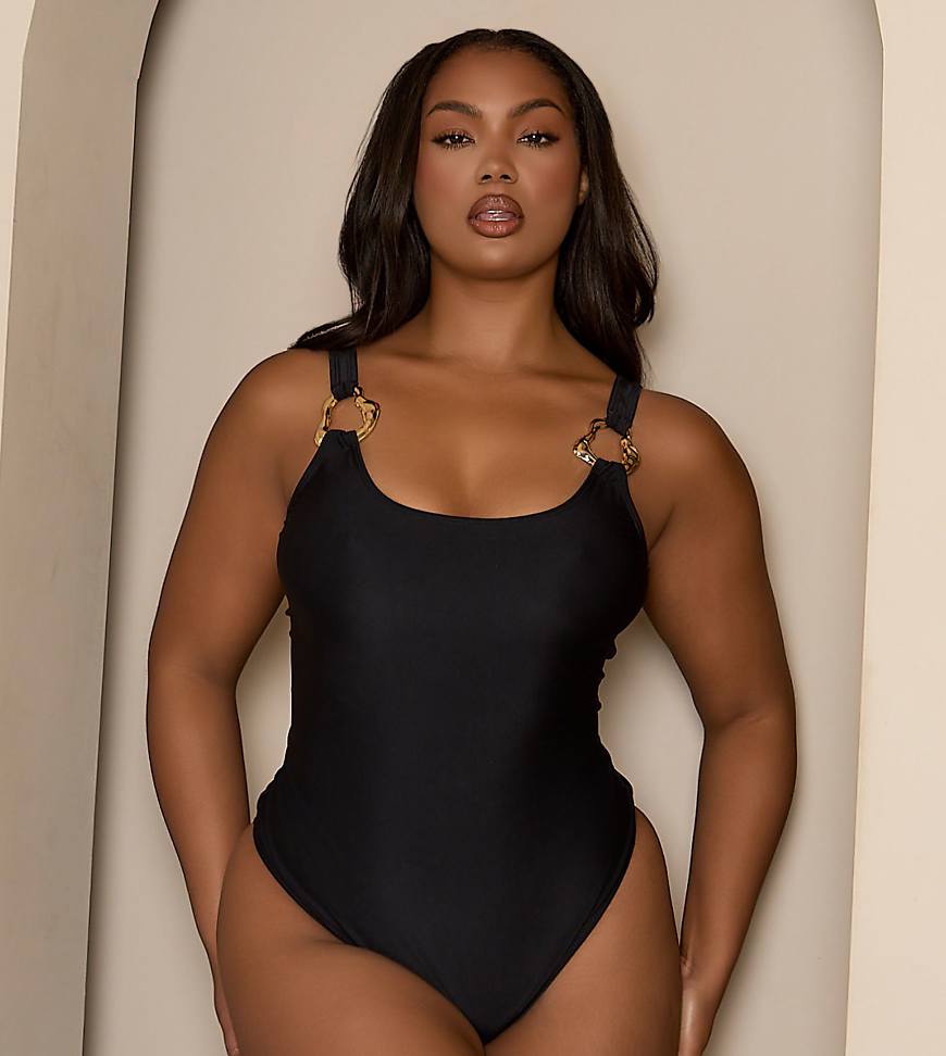Moda Minx Curve x Bernadette Afia - Badeanzug in Schwarz mit goldfarbenem Metallbesatz Moda Minx Curve x Bernadette Afia - Badeanzug in Schwarz mit goldfarbenem Metallbesatz von Moda Minx