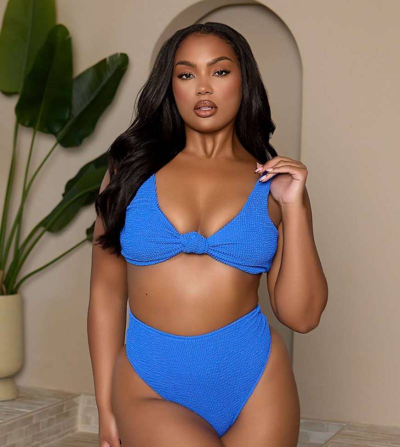 Moda Minx Curve X Bernadette Afia - Bikinihose in Kobaltblau mit Kräuselstruktur und hohem Bund von Moda Minx Curve