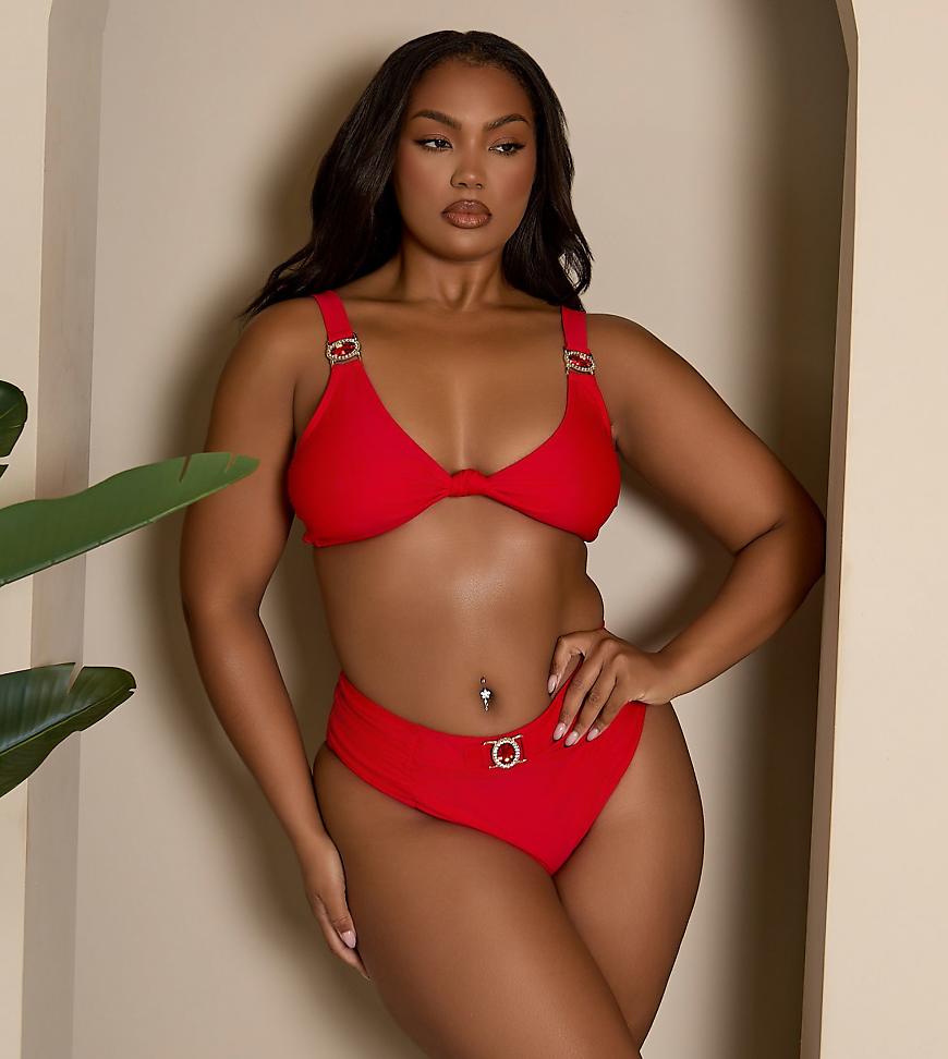 Moda Minx Curve x Bernadette Afia - Geraffte Bikinihose in Rot mit Schmuckstein-Detail Moda Minx Curve x Bernadette Afia - Geraffte Bikinihose in Rot mit Schmuckstein-Detail von Moda Minx