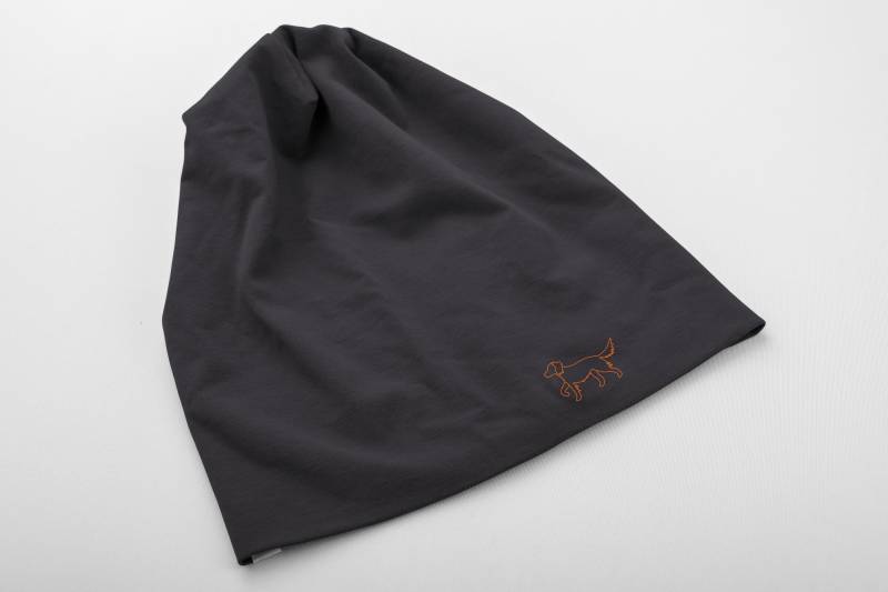 Beanie Mütze in Schwarz Mit Oranger Stickerei | Body Klm von Modehund