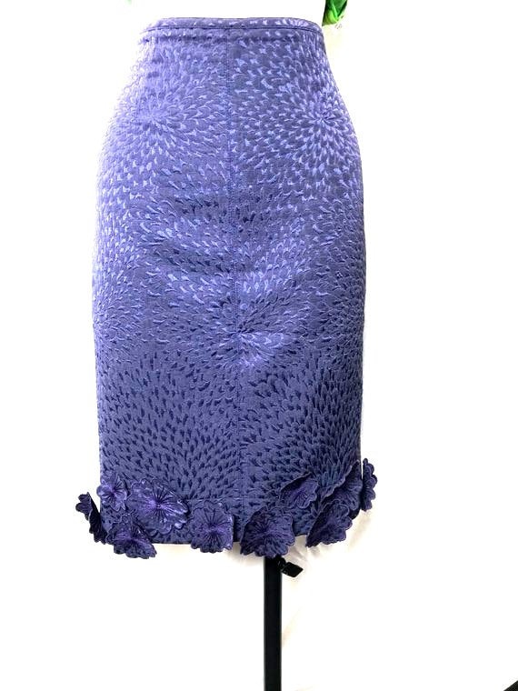 Armani Y2K 2000S Vintage Rock Bleistift Bleistiftrock Dekorative Blumen Armani Puple Flieder Lila M Größe Emporio Geschenk Armani Y2K 2000S Vintage Rock Bleistift Bleistiftrock Dekorative Blumen Armani Puple Flieder Lila M Größe Emporio Geschenk von Modelab