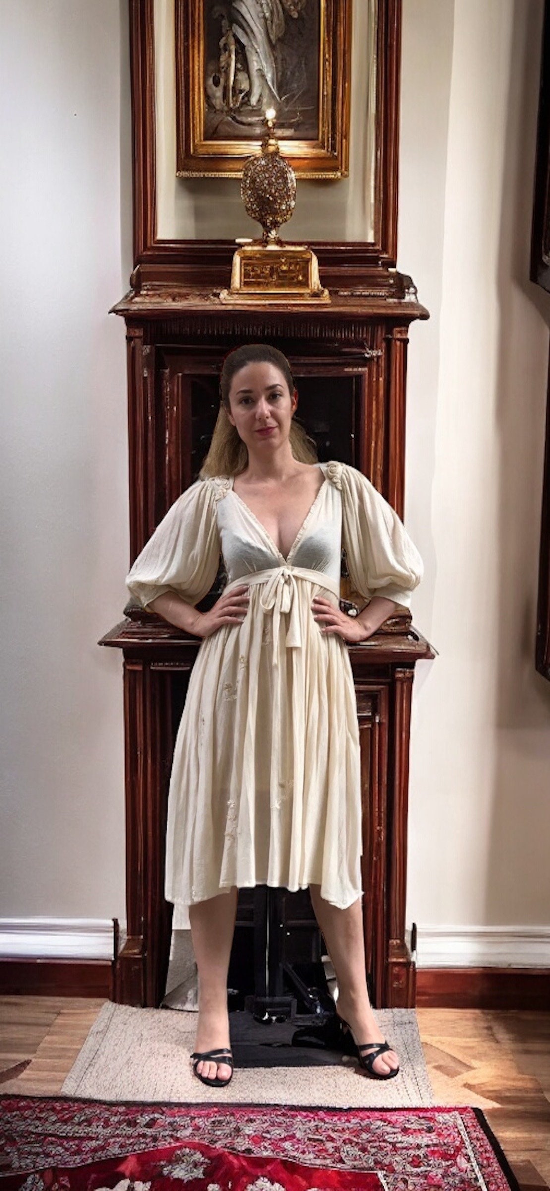 Bezauberndes 70Er Jahre Vintage Kleid Aus Wolle - Neu Verarbeitet Mit Eleganten Spitzenblüten Im Retro Midi Stil Bezauberndes 70Er Jahre Vintage Kleid Aus Wolle - Neu Verarbeitet Mit Eleganten Spitzenblüten Im Retro Midi Stil von Modelab