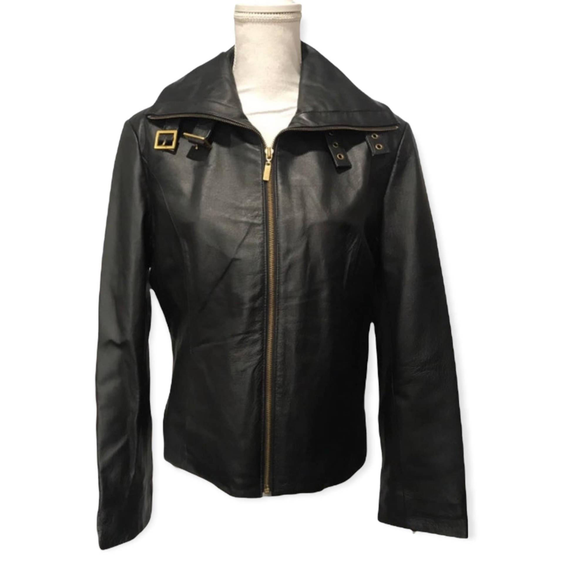 Pamela Mc Coy Vintage Echtlederjacke Bikerjacke M Echtleder Reißverschluss Minimalismus Streetstyle, Designer, Weiches Leder, Mit Kragen Pamela Mc Coy Vintage Echtlederjacke Bikerjacke M Echtleder Reißverschluss Minimalismus Streetstyle, Designer, Weiches Leder, Mit Kragen von Modelab