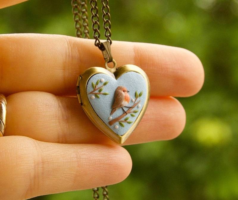 Rotkehlchen Herz Medaillon Halskette Personalisierte Foto Andenken, Sympathie Geschenk von ModelinaClayStories